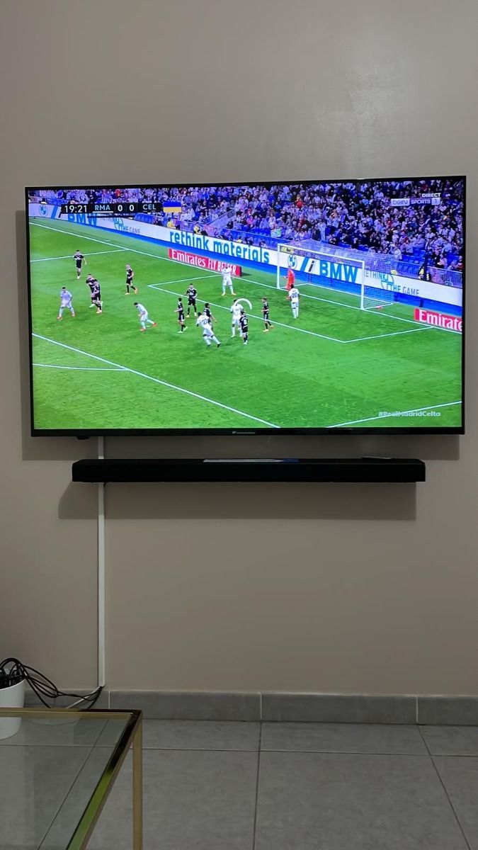 Customer-provided television viewing image for Luisa B. review